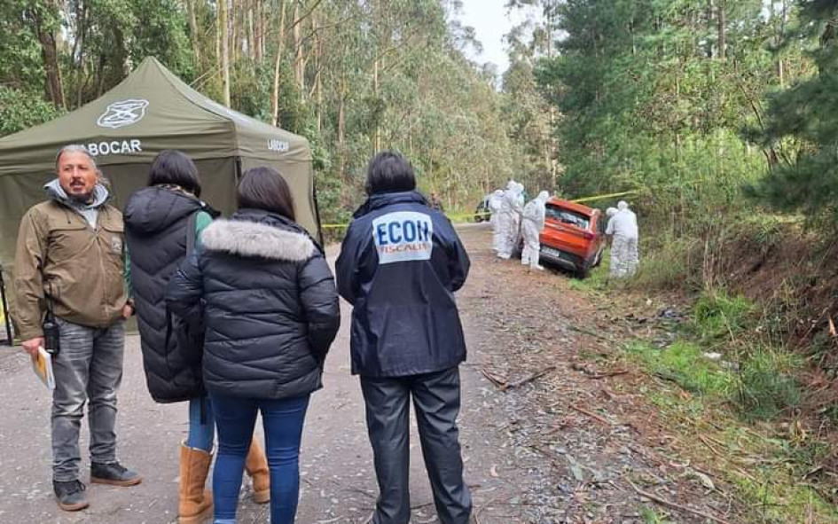 El hallazgo del carro en el que encontraron degollado a un joven caldense. Foto tomada de medios chilenos