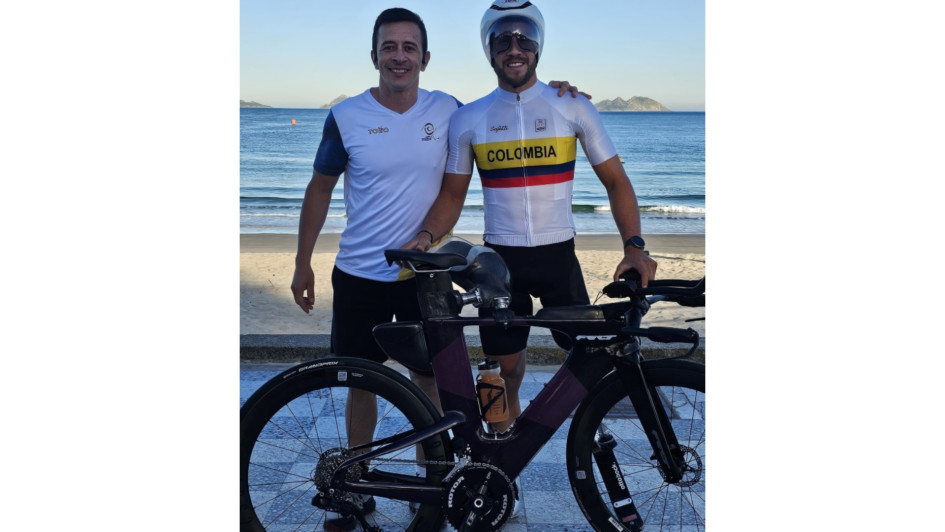 Juan Esteban Patiño (derecha), acompañado de Wálter Pérez, su técnico. El próximo domingo participará en los Juegos Paralímpicos París 2024. Juan Esteban Patiño (derecha), acompañado de Wálter Pérez, su técnico. El próximo domingo participará en los Juegos Paralímpicos París 2024.