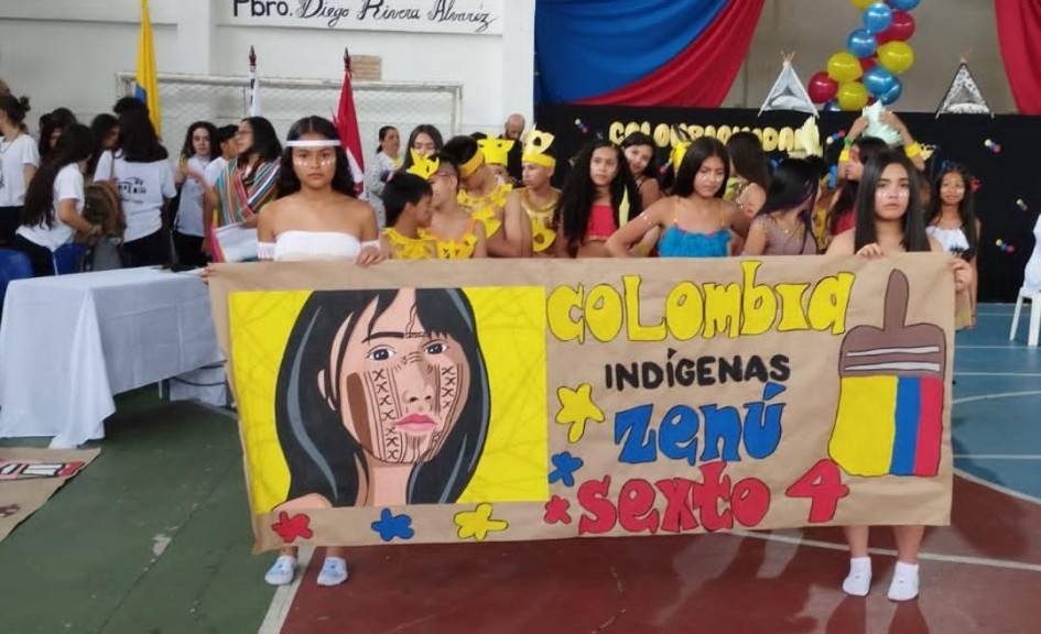 Los estudiantes lucieron vestimenta típica de las comunidades indígenas. Los estudiantes lucieron vestimenta típica de las comunidades indígenas.