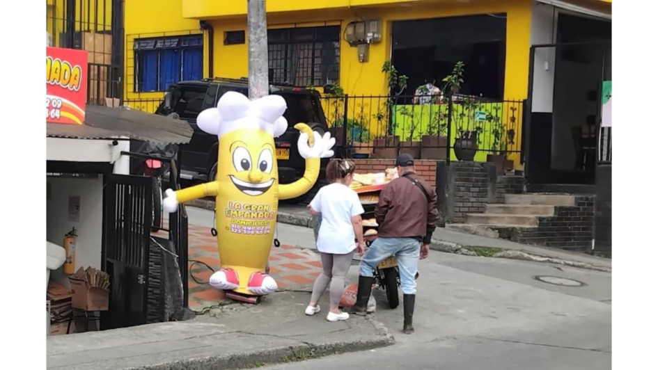 Este es el muñeco inflable que incomodó algunos residentes del sector. Este es el muñeco inflable que incomodó algunos residentes del sector.