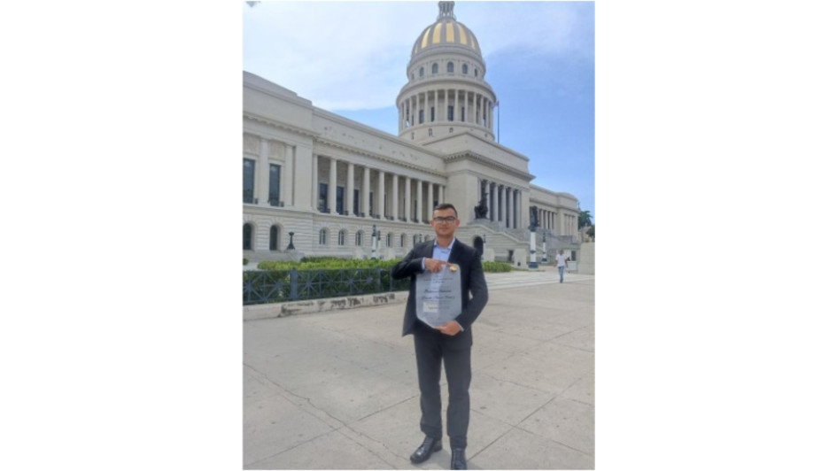 Leandro Aguirre, médico de la Escuela Latinoamericana de Medicina de La Habana (Cuba). Leandro Aguirre, médico de la Escuela Latinoamericana de Medicina de La Habana (Cuba).