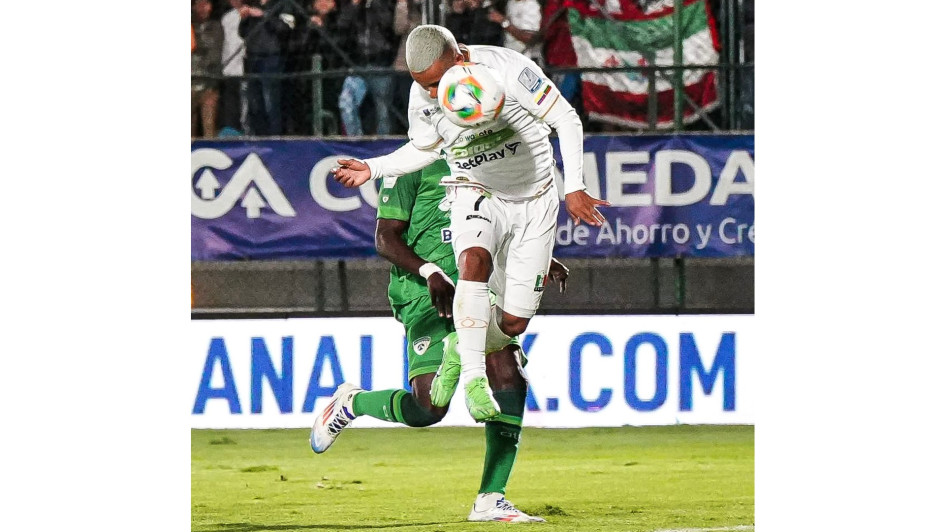 Michael Barrios anotó el gol del empate para el Once Caldas. El recién llegado futbolista suma dos tantos, ambos de cabeza. Michael Barrios anotó el gol del empate para el Once Caldas. El recién llegado futbolista suma dos tantos, ambos de cabeza.