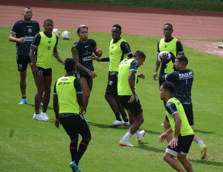 El Once se movió en el estadio Palogrande antes de viajar ayer a Bogotá, en donde jugará hoy con La Equidad en el Olaya Herrera. El Once se movió en el estadio Palogrande antes de viajar ayer a Bogotá, en donde jugará hoy con La Equidad en el Olaya Herrera.