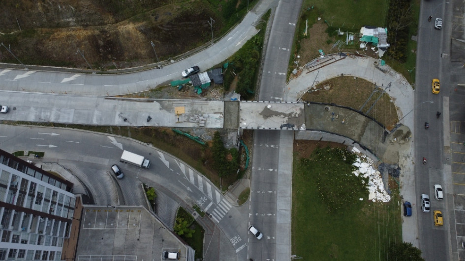 Las obras llevan nueve meses en curso, desde noviembre del 2023. La Alcaldía de Manizales es la encargada de darle el visto bueno a la obra que desarrolla la Constructora Berlín. LA PATRIA le cuenta cuándo estaría listo el puente elevado y detalles de la obra. Las obras llevan nueve meses en curso, desde noviembre del 2023. La Alcaldía de Manizales es la encargada de darle el visto bueno a la obra que desarrolla la Constructora Berlín. LA PATRIA le cuenta cuándo estaría listo el puente elevado y detalles de la obra.