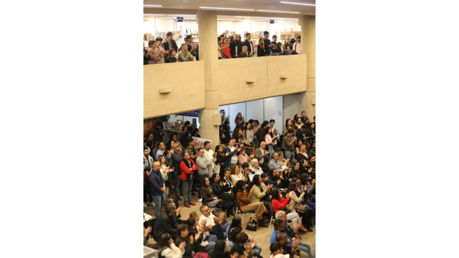 Unas 500 personas asistieron al Centro Cultural Universitario Rogelio Salmona. Unas 500 personas asistieron al Centro Cultural Universitario Rogelio Salmona.