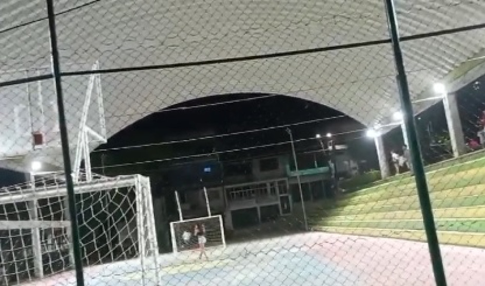 Jóvenes se enfrentaron con la Policía tras una requisa en un establecimiento nocturno. Jóvenes se enfrentaron con la Policía tras una requisa en un establecimiento nocturno.