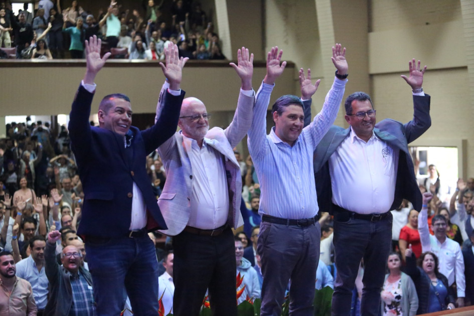 De izq. a der., Juan José Silva, delegado de la Alcaldía de Manizales; Henry Gutiérrez, gobernador de Caldas; Mauricio Lizcano, ministro de las TIC, y Fabio Hernando Arias, rector de la Universidad de Caldas. De izq. a der., Juan José Silva, delegado de la Alcaldía de Manizales; Henry Gutiérrez, gobernador de Caldas; Mauricio Lizcano, ministro de las TIC, y Fabio Hernando Arias, rector de la Universidad de Caldas.