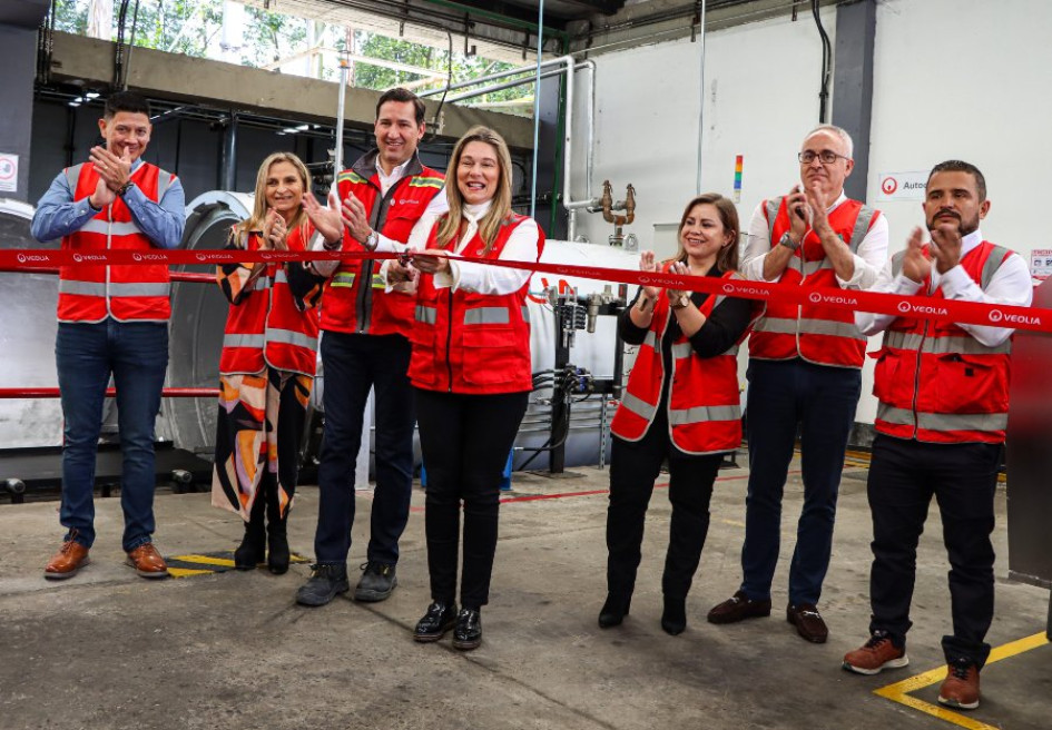 La directora de Veolia Colombia, Judith Buelvas y el equipo de Servicios Industriales, ratificaron su compromiso y oferta para acelerar la descarbonización. La directora de Veolia Colombia, Judith Buelvas y el equipo de Servicios Industriales, ratificaron su compromiso y oferta para acelerar la descarbonización.