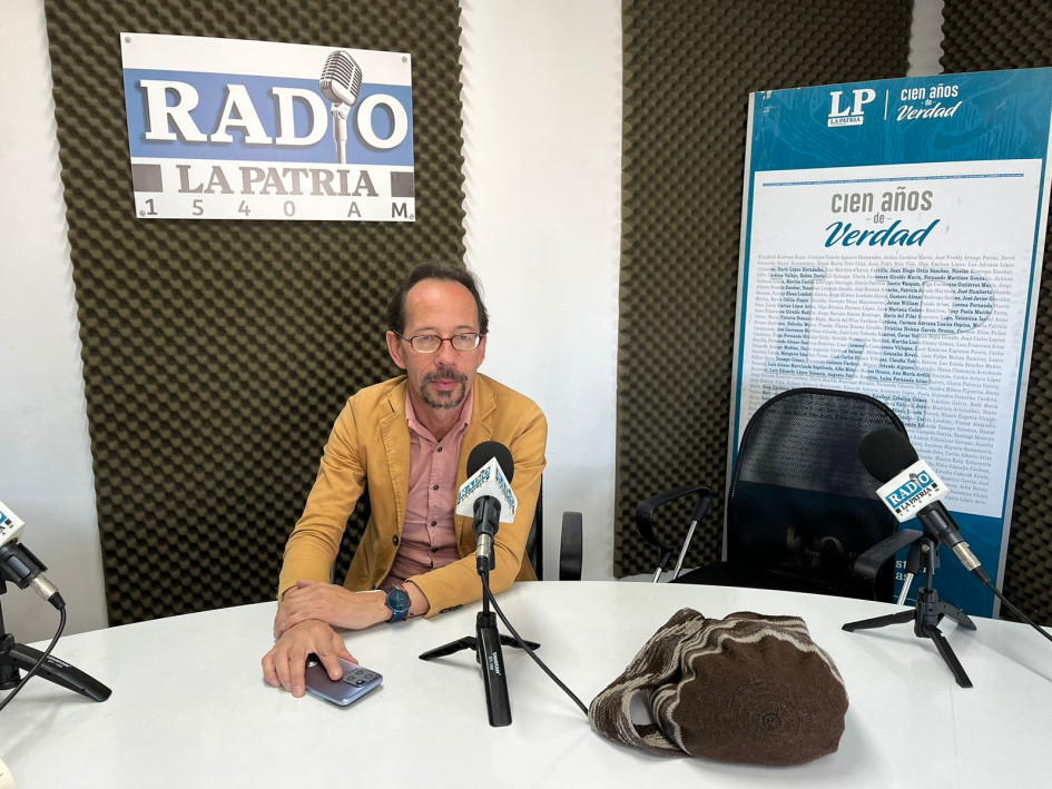 Carlos Mario Uribe Álvarez, director de la Fundación Cultural La Nave de Papel y director del Festival Internacional de Poesía de Manizales Carlos Mario Uribe Álvarez, director de la Fundación Cultural La Nave de Papel y director del Festival Internacional de Poesía de Manizales