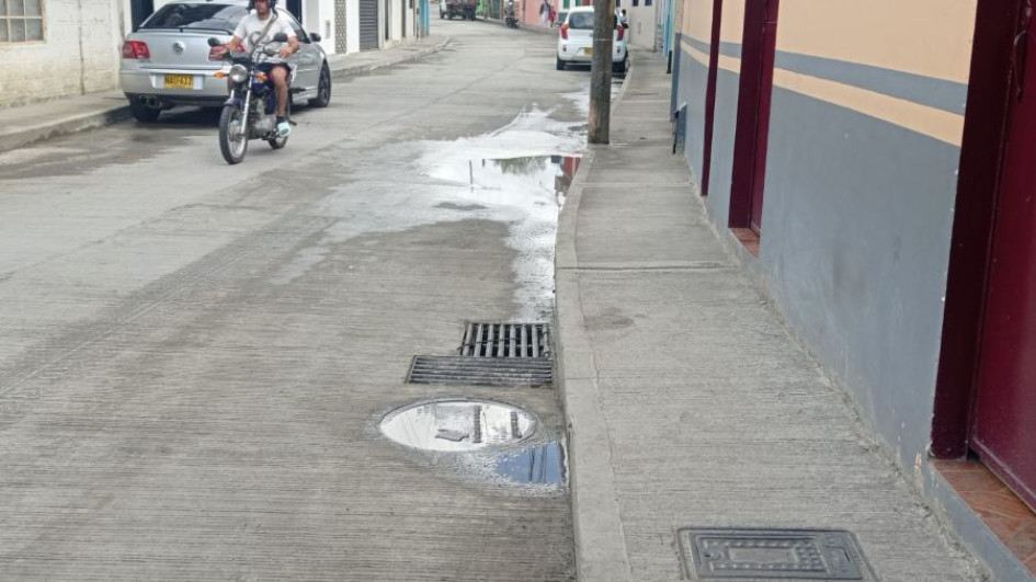 Estos son los desagües instalados y que según el denunciante no cumplen con su función de drenar el agua en el sector de El Plan. Estos son los desagües instalados y que según el denunciante no cumplen con su función de drenar el agua en el sector de El Plan.