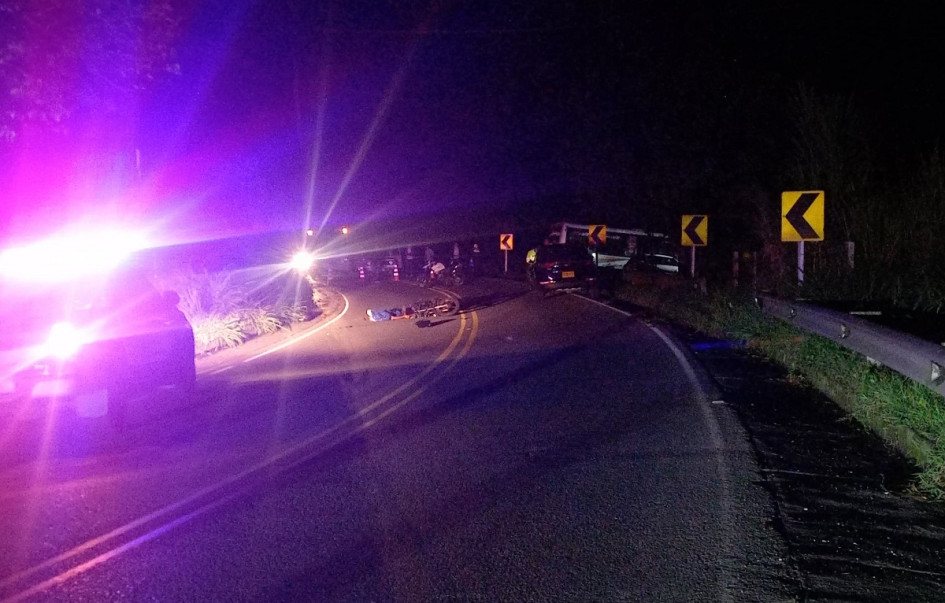 Una persona muerta y otra herida fue el resultado de un choque de moto con un carro particular en la vía Manizales - Chinchiná. Una persona muerta y otra herida fue el resultado de un choque de moto con un carro particular en la vía Manizales - Chinchiná.