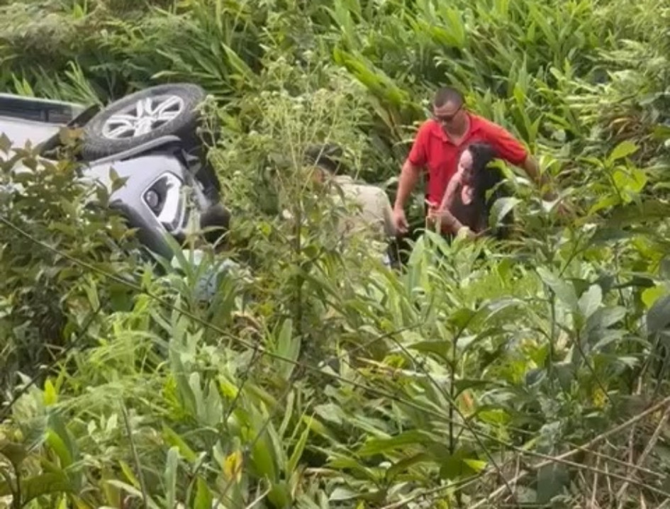 Accidente de tránsito involucra a Valeria Zapata, esposa del alcalde de Santa Rosa. Accidente de tránsito involucra a Valeria Zapata, esposa del alcalde de Santa Rosa.