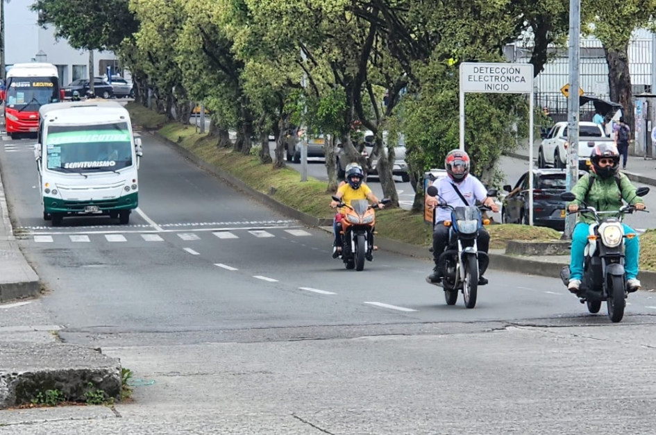 La velocidad máxima permitida en la Avenida Santander es de 50 km/h. En la ruta Centro - El Cable hay aviso de cámaras de fotodetección.