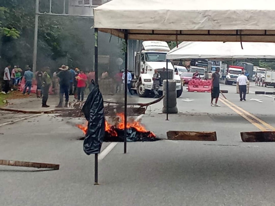 Sector donde se realiza la protesta, El Planchón en La Pintada (Antioquia), en la vía Manizales - Medellín. Sector donde se realiza la protesta, El Planchón en La Pintada (Antioquia), en la vía Manizales - Medellín.