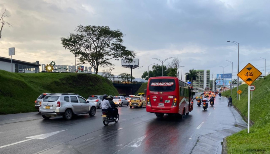 Admiten demanda contra Roberto Jiménez por modificar ruta de buses intermunicipales. Admiten demanda contra Roberto Jiménez por modificar ruta de buses intermunicipales.