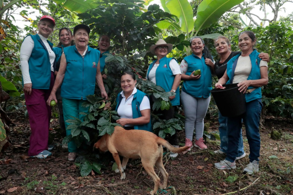 Integrantes de la Asociación de Mujeres Caficultoras de Viotá y Tequendama (Asomucavit),