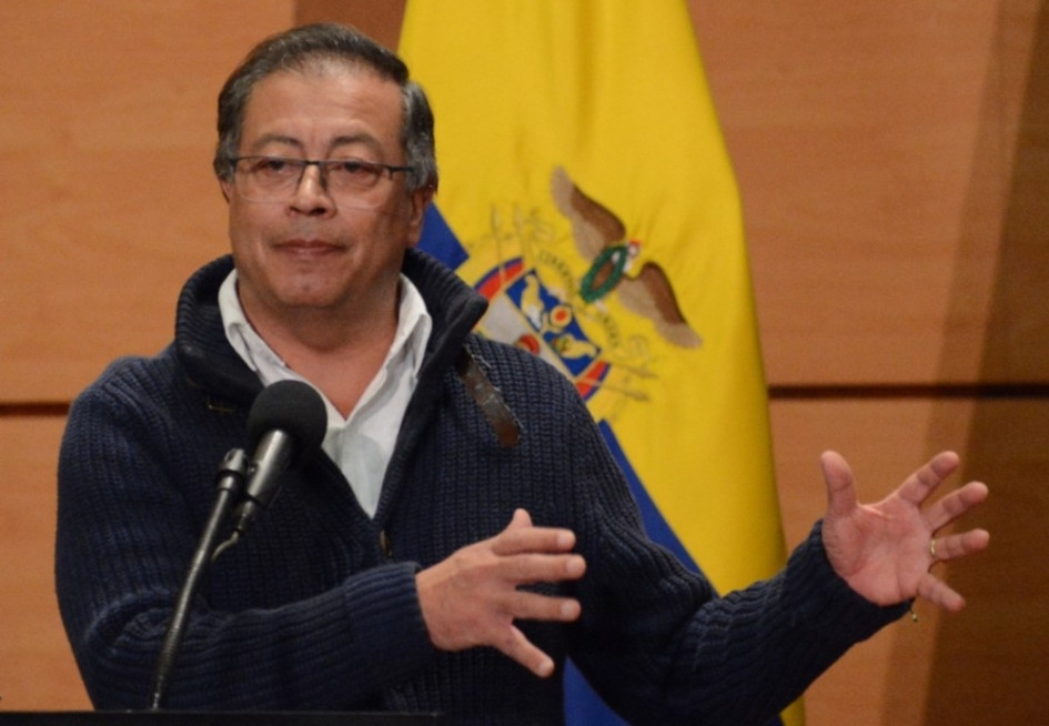 Petro plantea sobre descarbonizar la economía y una nueva reforma tributaria. Petro plantea sobre descarbonizar la economía y una nueva reforma tributaria.