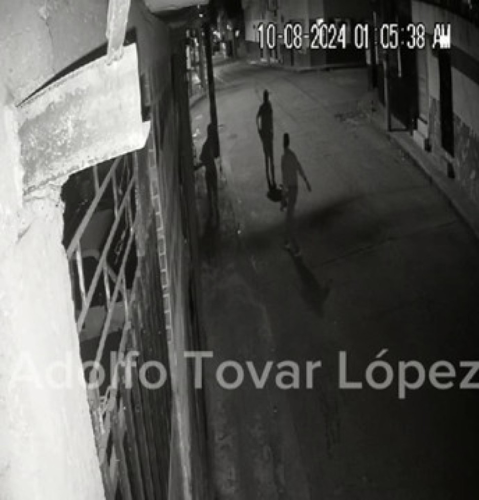 Dos sujetos asaltaron a un ciudadano y lo agredieron. El hecho quedó grabado. Dos sujetos asaltaron a un ciudadano y lo agredieron. El hecho quedó grabado.