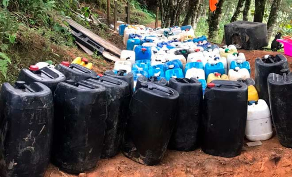 A los sujetos los sorprendieron con 270 galones hurtados de combustible. A los sujetos los sorprendieron con 270 galones hurtados de combustible.