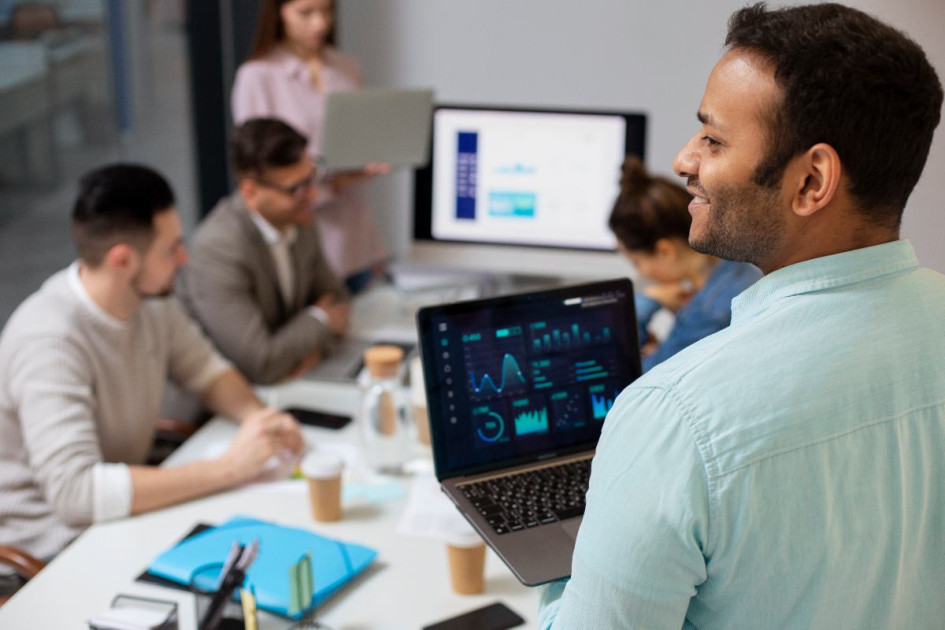 La apuesta es fortalecer a los jóvenes para satisfacer la demanda laboral en las nuevas tecnologías. La apuesta es fortalecer a los jóvenes para satisfacer la demanda laboral en las nuevas tecnologías.