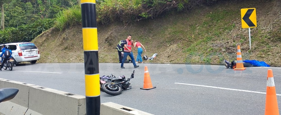 El motociclista murió cerca de San Peregrino, tras chocar en su vehículo. El motociclista murió cerca de San Peregrino, tras chocar en su vehículo.