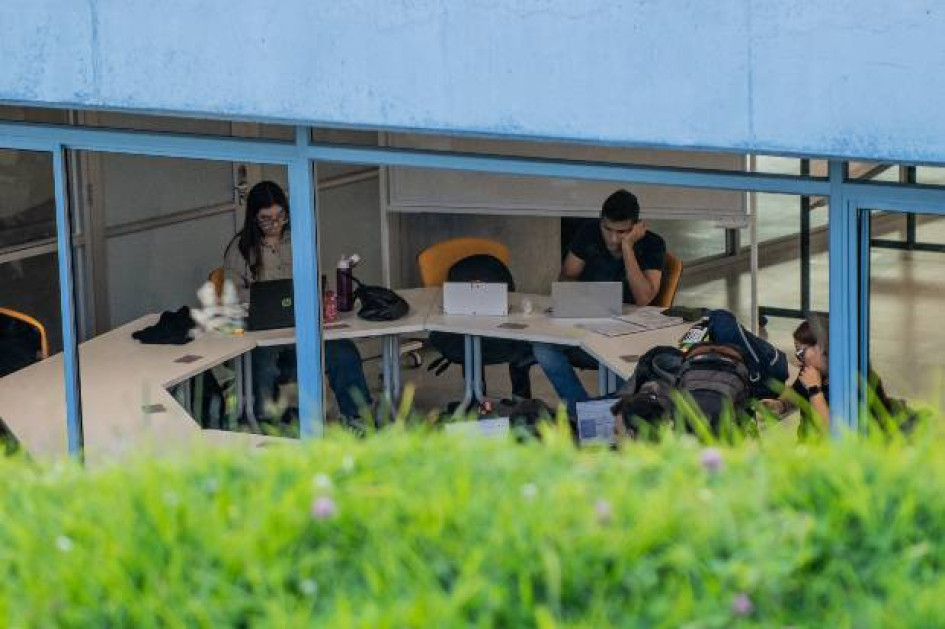 La consulta del jueves para elegir decanos de la sede de la Universidad Nacional en Manizales, se llevó a cabo de manera virtual. Votaron profesores, estudiantes y egresados. La consulta del jueves para elegir decanos de la sede de la Universidad Nacional en Manizales, se llevó a cabo de manera virtual. Votaron profesores, estudiantes y egresados.