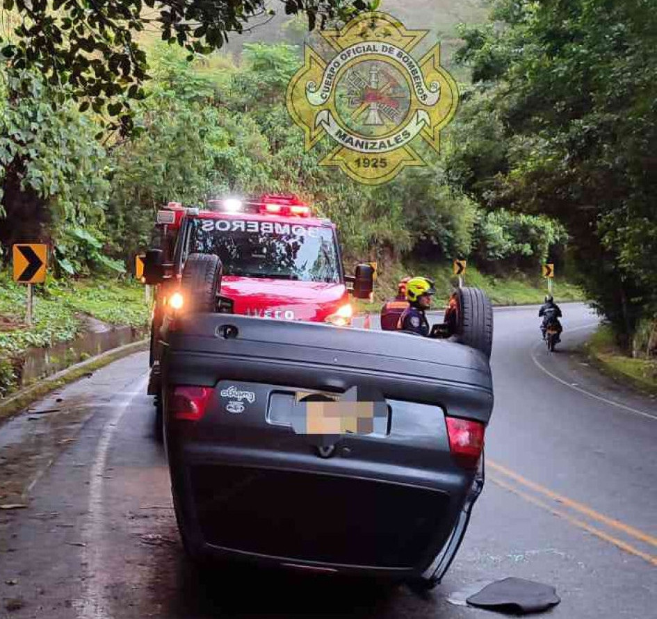 El conductor de un carro resultó herido tras sufrir un volcamiento en la vía antigua entre Manizales y Chinchiná. El conductor de un carro resultó herido tras sufrir un volcamiento en la vía antigua entre Manizales y Chinchiná.