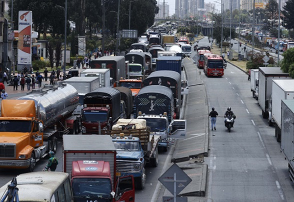 Los camioneros y otros gremios han ido bloqueando las principales vías del país progresivamente. Los camioneros y otros gremios han ido bloqueando las principales vías del país progresivamente.