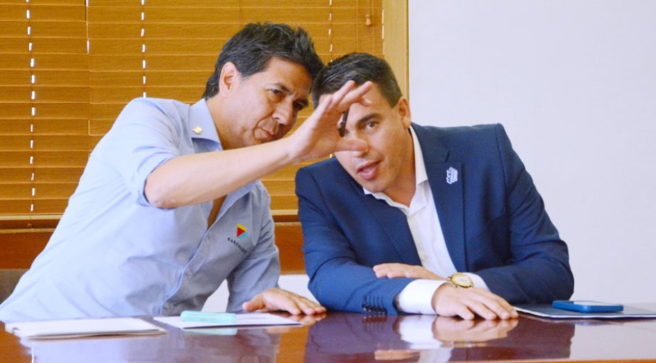 La nueva línea de crédito estará enfocado a las micro y pequeñas empresas de la región. En la foto, el presidente de Bancóldex, Javier Díaz Fajardo (izquierda), y el alcalde de Manizales, Jorge Eduardo Rojas. La nueva línea de crédito estará enfocado a las micro y pequeñas empresas de la región. En la foto, el presidente de Bancóldex, Javier Díaz Fajardo (izquierda), y el alcalde de Manizales, Jorge Eduardo Rojas.