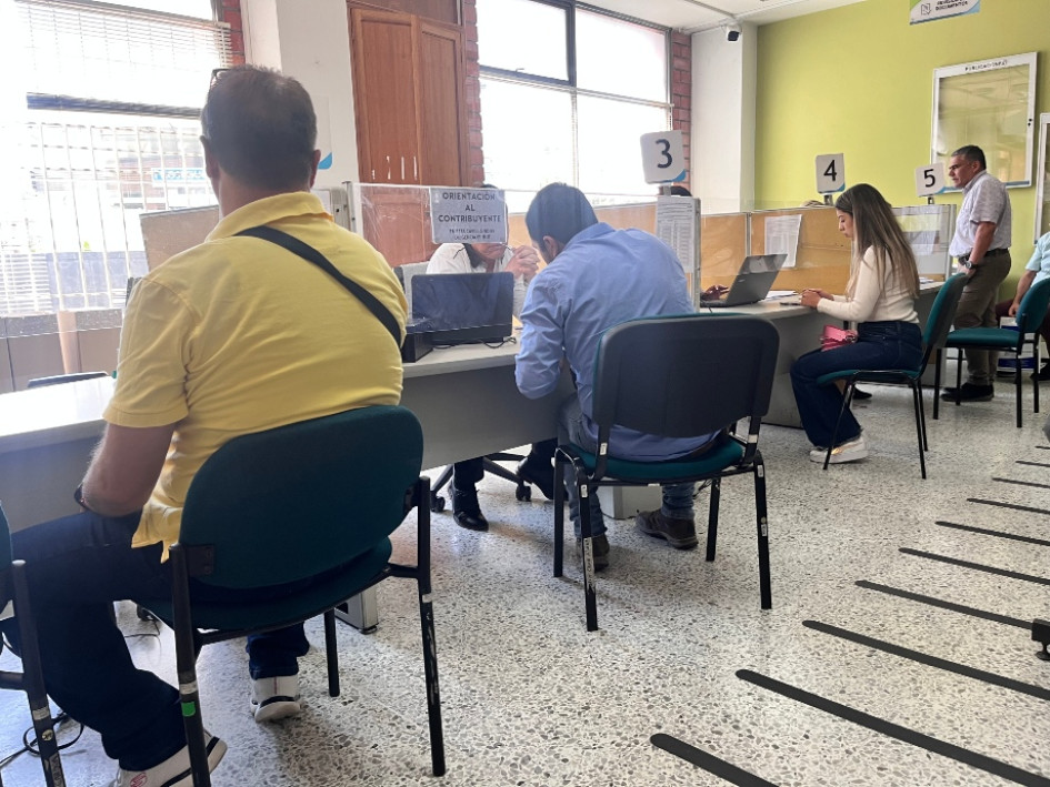 La dirección en Caldas tiene sus puertas abiertas desde 7:30 a.m. hasta las 6:30 p.m. en jornada continua. La dirección en Caldas tiene sus puertas abiertas desde 7:30 a.m. hasta las 6:30 p.m. en jornada continua.
