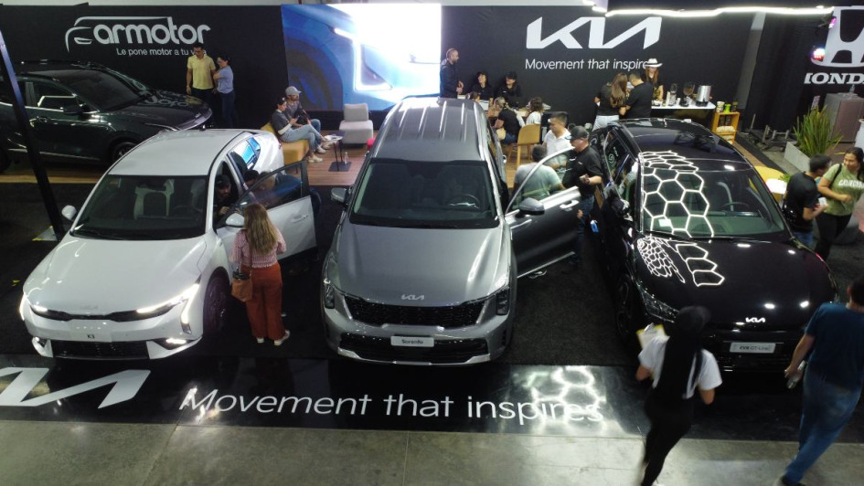 Kia le apuesta al cuidado del medioambiente con su línea de automóviles eléctricos. Kia le apuesta al cuidado del medioambiente con su línea de automóviles eléctricos.