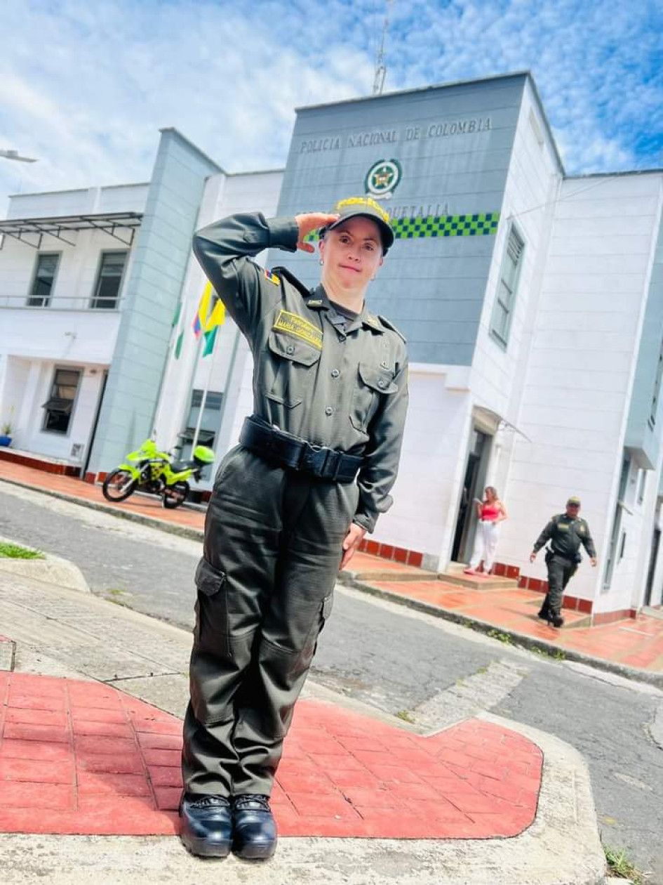 Angélica cumplió su sueño de portar el uniforme de la Policía en Marquetalia (Caldas).