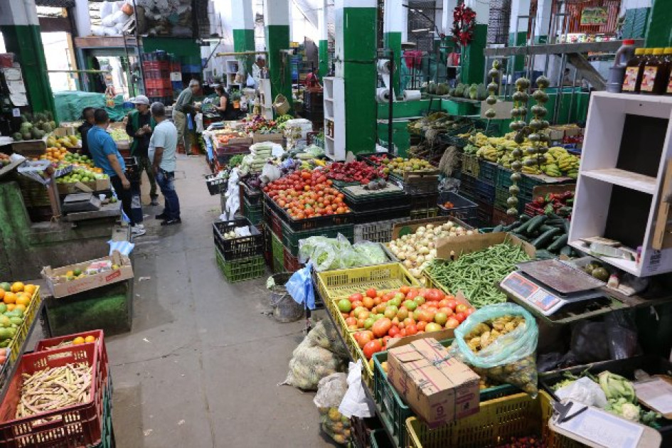 A la Plaza de Mercado de Manizales arribaron 160 toneladas de productos agrícolas frescos, que están retenidos en vías del país. Aun hay productos pese al cierre de vías para camiones de carga