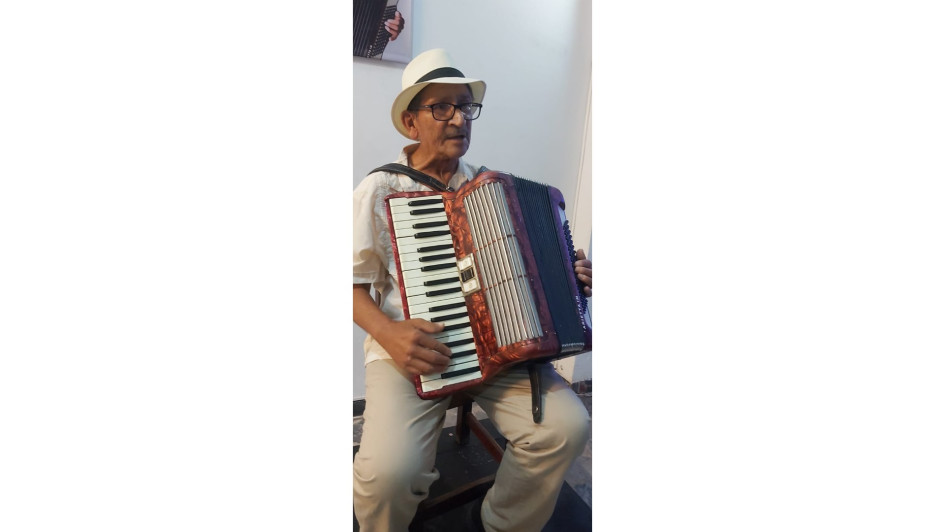 Gerardo Antonio Valencia Alzate, compositor y cantautor neirano. Gerardo Antonio Valencia Alzate, compositor y cantautor neirano.