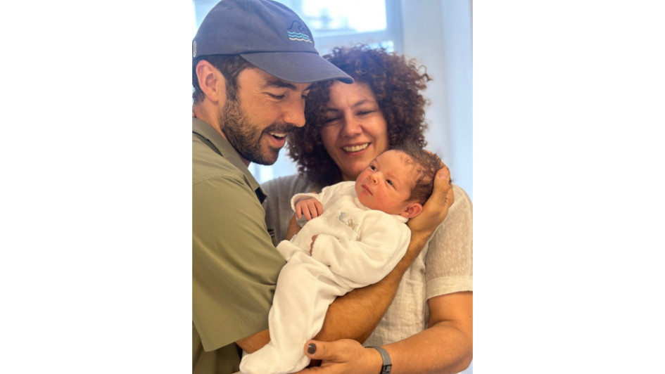 El ciclomontañista caldense Marcelo Gutiérrez Villegas, feliz con su recién nacido. En la foto lo acompaña su madre, Claudia Villegas, la abuela de Facundo. El ciclomontañista caldense Marcelo Gutiérrez Villegas, feliz con su recién nacido. En la foto lo acompaña su madre, Claudia Villegas, la abuela de Facundo.