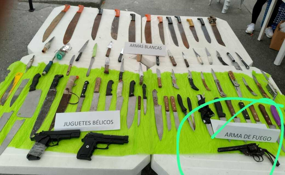 Lo entregado. 80 armas blancas. Lo entregado. 80 armas blancas.
