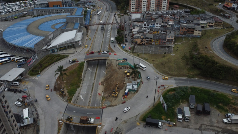 Vista aérea del intercambiador Los Cámbulos, en Manizales. El Instituto Nacional de Vías (Invías) aseguró que las obras se entregarán en noviembre de 2024, según el contrato. LA PATRIA le presenta los trabajos pendientes, tras consultar a la entidad nacional. Vista aérea del intercambiador Los Cámbulos, en Manizales. El Instituto Nacional de Vías (Invías) aseguró que las obras se entregarán en noviembre de 2024, según el contrato. LA PATRIA le presenta los trabajos pendientes, tras consultar a la entidad nacional.
