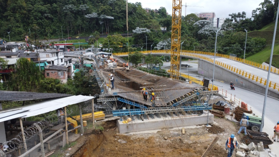 El intercambiador vial de Los Cedros es una obra clave para la generación de empleo en Manizales. El alcalde de Manizales, Jorge Eduardo Rojas, expuso las cuatro acciones que ejecuta para combatir el desempleo en la ciudad, que fue el más alto del Eje Cafetero en dos trimestres móviles del 2024. El intercambiador vial de Los Cedros es una obra clave para la generación de empleo en Manizales. El alcalde de Manizales, Jorge Eduardo Rojas, expuso las cuatro acciones que ejecuta para combatir el desempleo en la ciudad, que fue el más alto del Eje Cafetero en dos trimestres móviles del 2024.