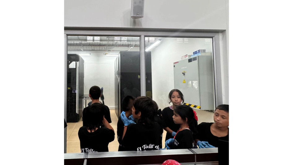 En Chinchiná, una escuela de youtubers enseña a niños y niñas de barrios marginales a generar contenido para redes sociales Orienta el Taller de Lola de la Fundación Camino de Vida. En Chinchiná, una escuela de youtubers enseña a niños y niñas de barrios marginales a generar contenido para redes sociales Orienta el Taller de Lola de la Fundación Camino de Vida.