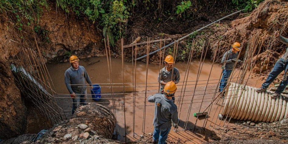 13 vías de Caldas están afectadas por obras o derrumbes este jueves (19 de septiembre). En tres conexiones con Antioquia hay pasos restringidos. Conozca el reporte completo antes de iniciar su viaje. En la foto, las obras de pavimentación de la vía Riosucio-Jardín. 13 vías de Caldas están afectadas por obras o derrumbes este jueves (19 de septiembre). En tres conexiones con Antioquia hay pasos restringidos. Conozca el reporte completo antes de iniciar su viaje. En la foto, las obras de pavimentación de la vía Riosucio-Jardín.