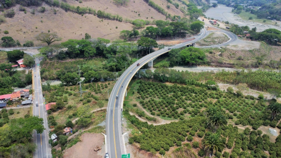Antes de viajar, infórmese sobre las empresas de transporte de pasajeros que están frenadas en el corredor Eje Cafetero, Valle del Cauca y Antioquia por el paro camionero. En la foto, el sector El Palo de la concesión Pacífico Tres, que conduce de Manizales a Medellín. Antes de viajar, infórmese sobre las empresas de transporte de pasajeros que están frenadas en el corredor Eje Cafetero, Valle del Cauca y Antioquia por el paro camionero. En la foto, el sector El Palo de la concesión Pacífico Tres, que conduce de Manizales a Medellín.