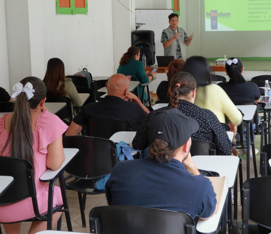 Se capacitan en Salamina para mejorar la disposición de residuos. Se capacitan en Salamina para mejorar la disposición de residuos.