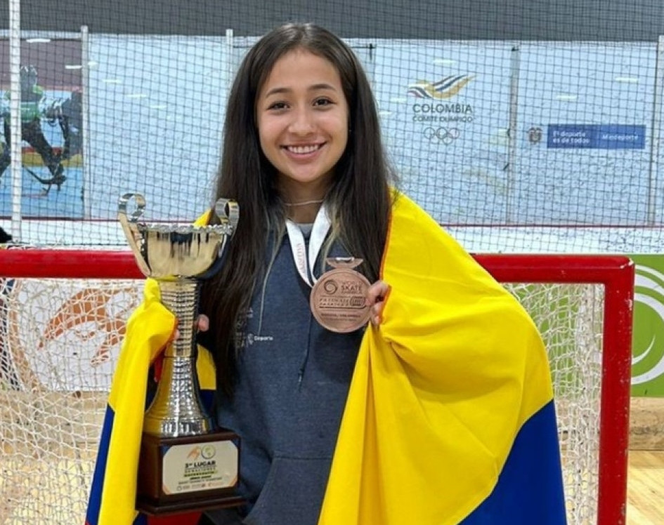 Manuela Arias Patiño practica hockey sobre patines desde los 7 años y hace parte de Manizales Hockey Club y de la Selección Colombia. Manuela Arias Patiño