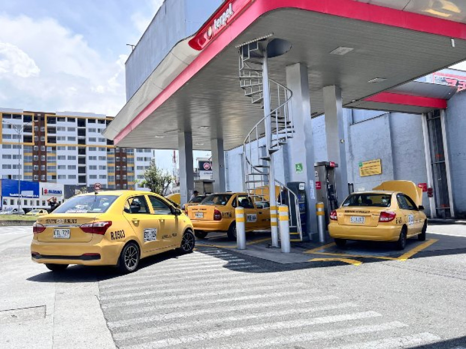 Taxistas de Manizales, preocupados por los precios de los combustibles Los taxistas de Manizales están siendo acorralados por los precios de los combustibles
