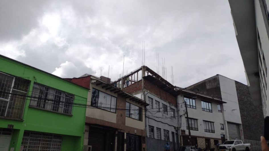 Esta es la obra que no cuenta con la licencia necesaria para su construcción en un costado de la Clínica La Presentación. Esta es la obra que no cuenta con la licencia necesaria para su construcción en un costado de la Clínica La Presentación.