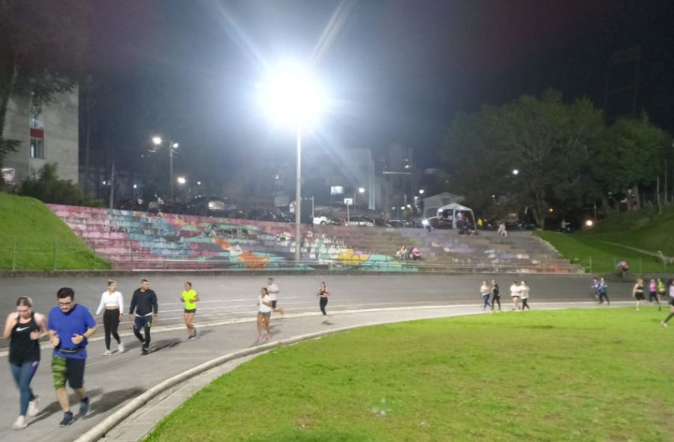 Según algunos residentes, el velódromo no cuenta con baños y le faltan espacios para que los deportistas practiquen ciclismo de manera tranquila. Según algunos residentes, el velódromo no cuenta con baños y le faltan espacios para que los deportistas practiquen ciclismo de manera tranquila.