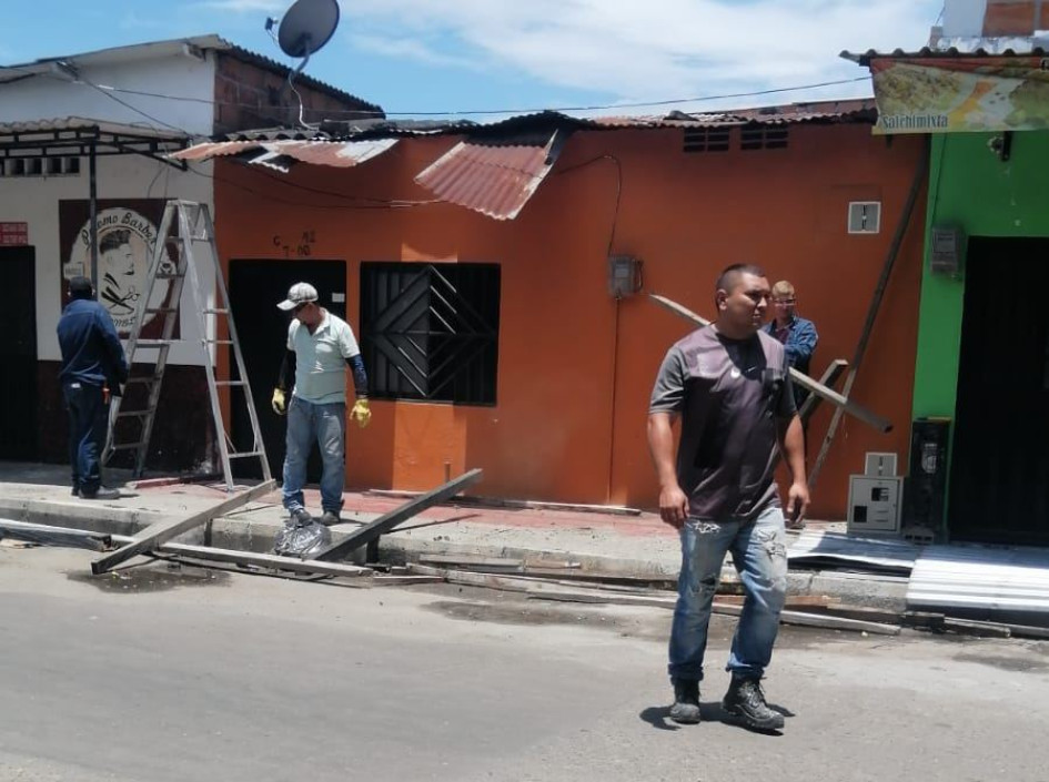 Este es el predio que pertenece al Municipio y que, según un vecino, pone en riesgo la integridad física de los transeúntes y ocupa espacio público. Este es el predio que pertenece al Municipio y que, según un vecino, pone en riesgo la integridad física de los transeúntes y ocupa espacio público.