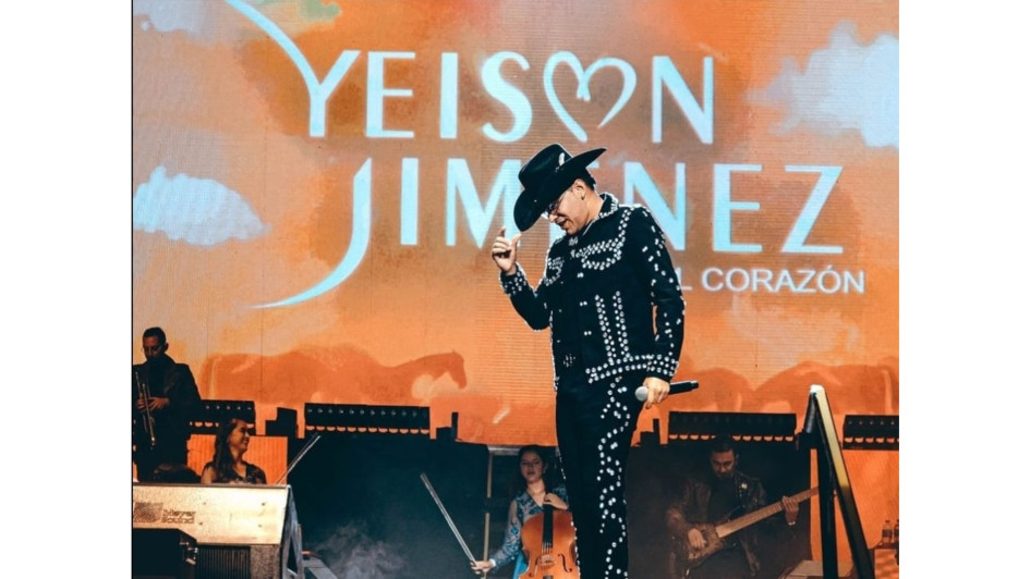 El artista manzanareño Yeison Jiménez cerró su gira Invicto 17/32 en Manizales. Al salir se arrodilló, lloró y gritó: Los amo. El artista manzanareño Yeison Jiménez cerró su gira Invicto 17/32 en Manizales. Al salir se arrodilló, lloró y gritó: Los amo.