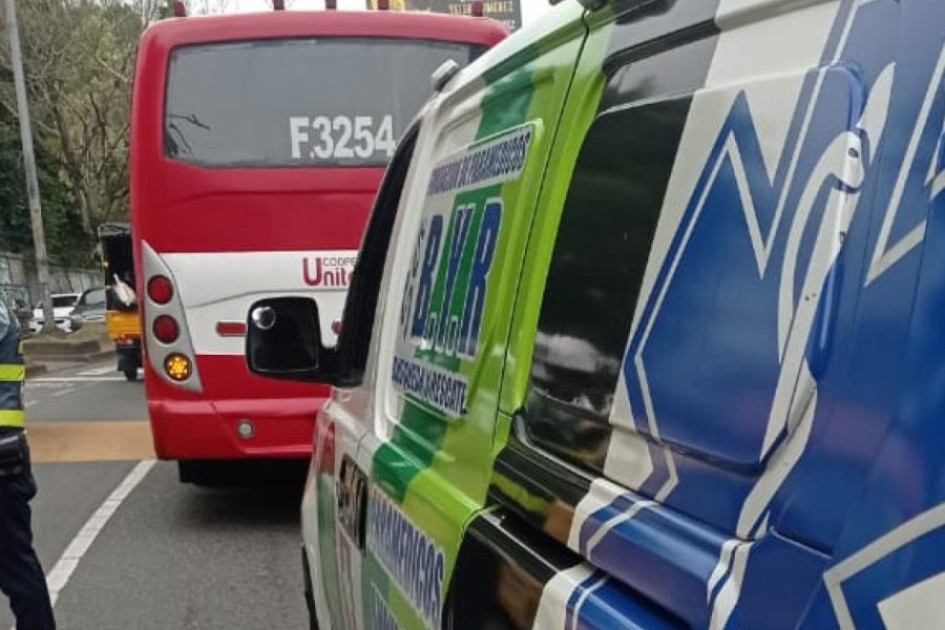 El adulto mayor resultó lesionado, luego de que lo atropelló un vehículo de servicio público. El adulto mayor resultó lesionado, luego de que lo atropelló un vehículo de servicio público.