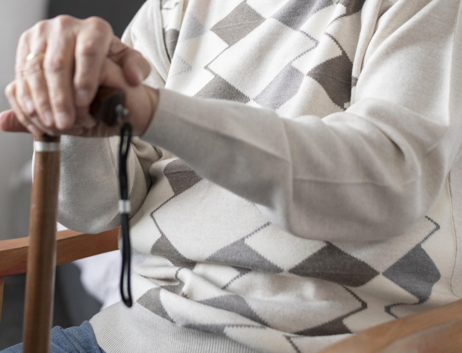 A los delincuentes no les importó ni la edad del señor, a quien además de robarle las pertenencias, lo golpearon. A los delincuentes no les importó ni la edad del señor, a quien además de robarle las pertenencias, lo golpearon.